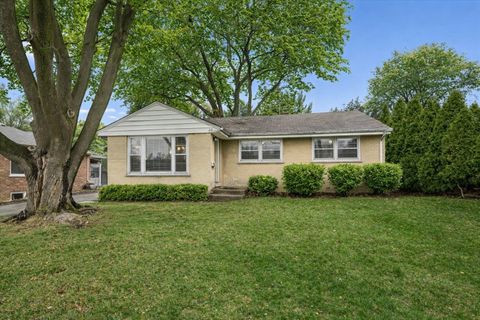 Tiny photo for 26 S Rohlwing Road, Palatine, IL 60074 (MLS # 12607054)