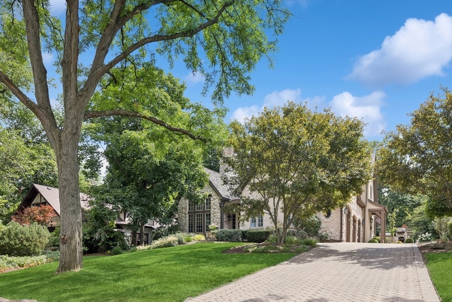 31 Oak Street S