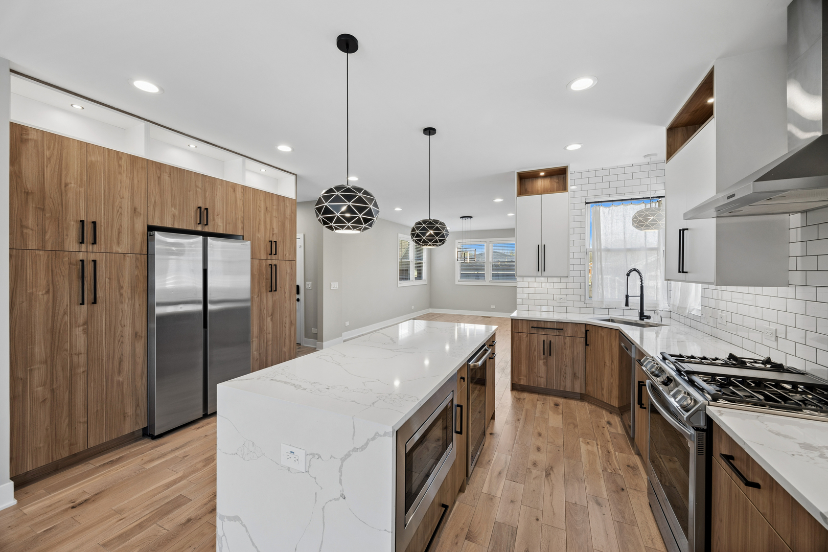 3842 W 108th Place