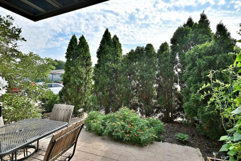 Tiny photo for 842 E Old Willow Road #107, Prospect Heights, IL 60070 (MLS # 12487041)