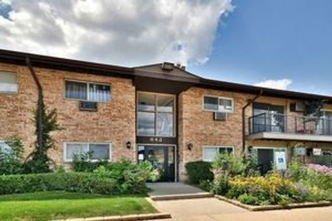 Tiny photo for 842 E Old Willow Road #107, Prospect Heights, IL 60070 (MLS # 12487041)