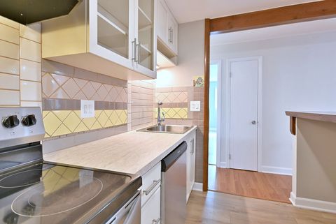 Tiny photo for 842 E Old Willow Road #107, Prospect Heights, IL 60070 (MLS # 12487041)