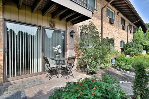 Tiny photo for 842 E Old Willow Road #107, Prospect Heights, IL 60070 (MLS # 12487041)