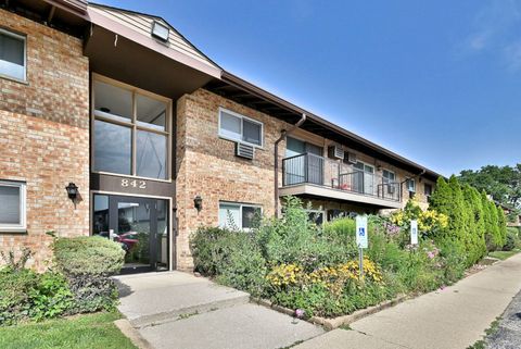 842 E Old Willow Road 107 Prospect Heights IL 60070