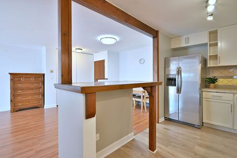Tiny photo for 842 E Old Willow Road #107, Prospect Heights, IL 60070 (MLS # 12487041)