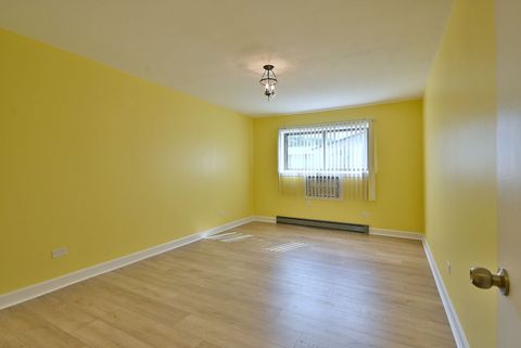 Tiny photo for 842 E Old Willow Road #107, Prospect Heights, IL 60070 (MLS # 12487041)