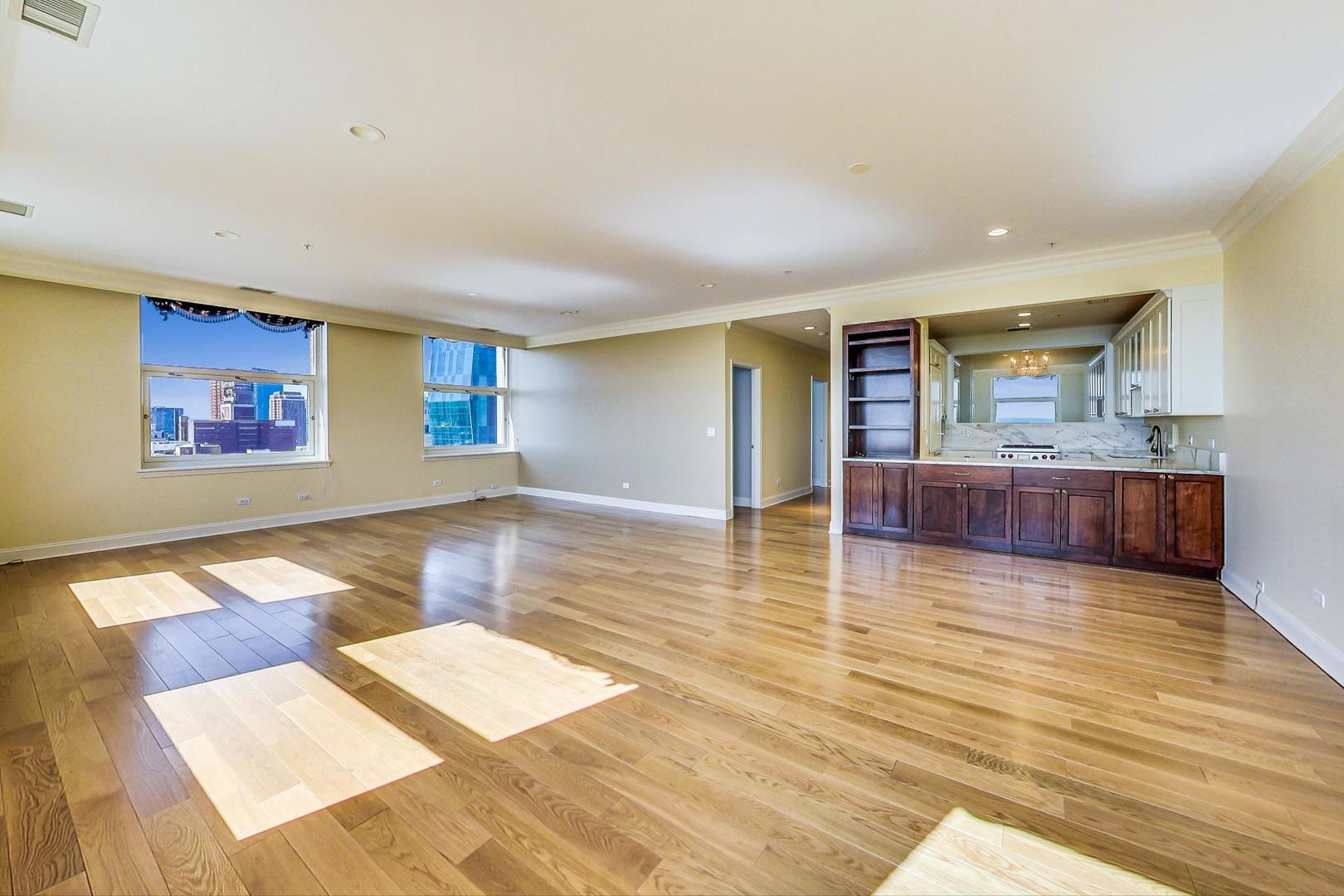 330 S Michigan Avenue 1705