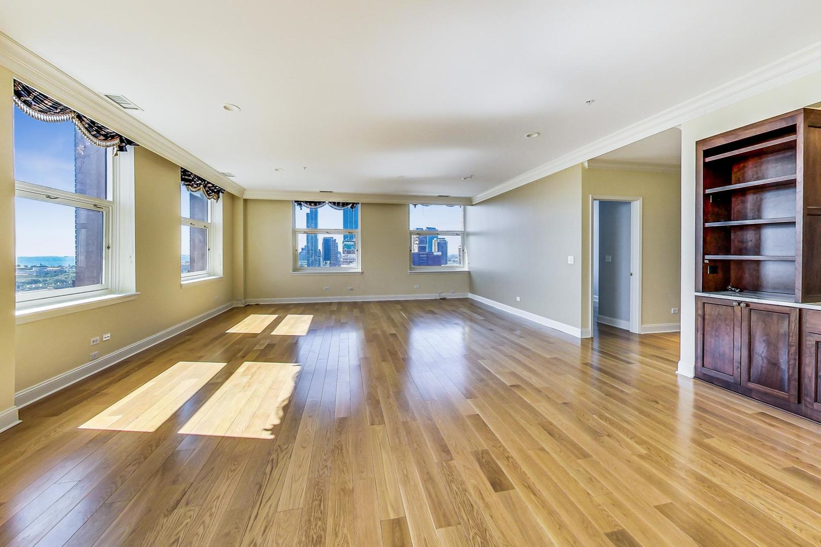 330 S Michigan Avenue 1705