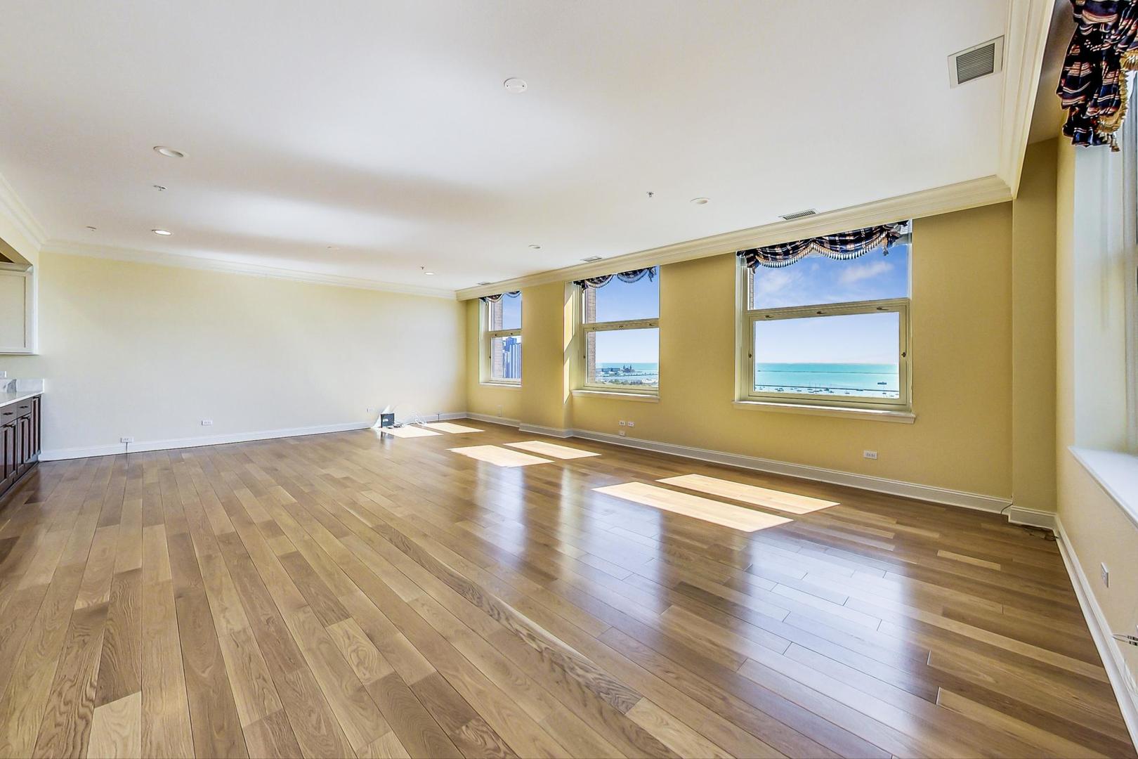 330 S Michigan Avenue 1705