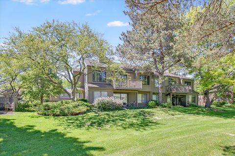 Tiny photo for 669 Golf Lane #669, Lake Barrington, IL 60010 (MLS # 12647707)