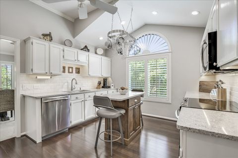Tiny photo for 669 Golf Lane #669, Lake Barrington, IL 60010 (MLS # 12647707)