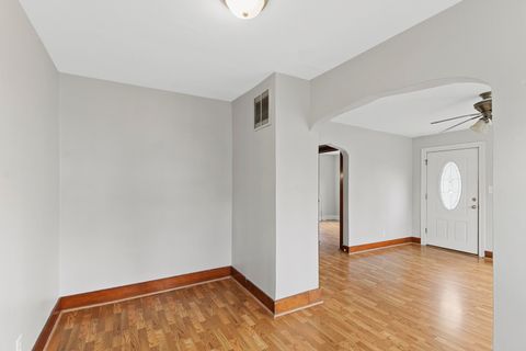 Tiny photo for 107 S Draper Avenue, Champaign, IL 61821 (MLS # 12612447)