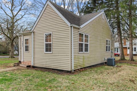 Tiny photo for 107 S Draper Avenue, Champaign, IL 61821 (MLS # 12612447)