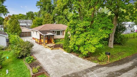 Photo of 1911 Highview Avenue, McHenry, IL 60050 (MLS # 12491790)