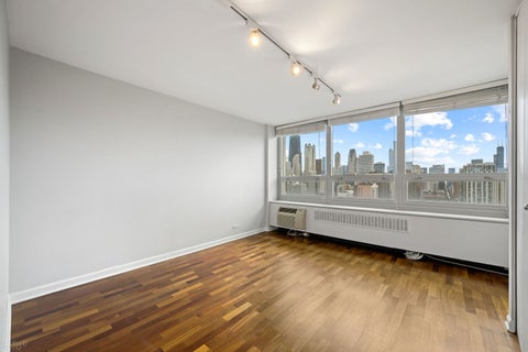 Tiny photo for 88 W Schiller Street #2808L, Chicago, IL 60610 (MLS # 12752974)
