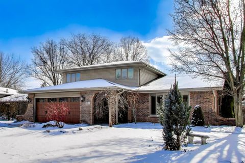 Photo of 16W671 89th Place, Willowbrook, IL 60527 (MLS # 12554878)