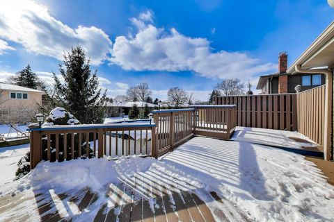 Tiny photo for 16W671 89th Place, Willowbrook, IL 60527 (MLS # 12554878)