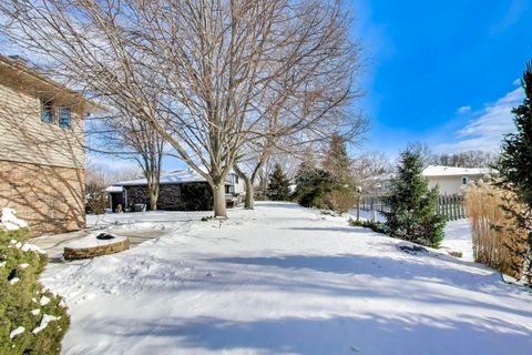 Tiny photo for 16W671 89th Place, Willowbrook, IL 60527 (MLS # 12554878)