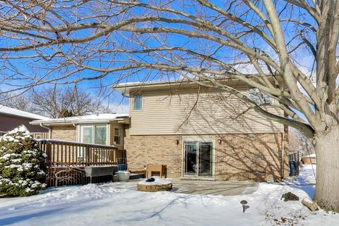 Tiny photo for 16W671 89th Place, Willowbrook, IL 60527 (MLS # 12554878)