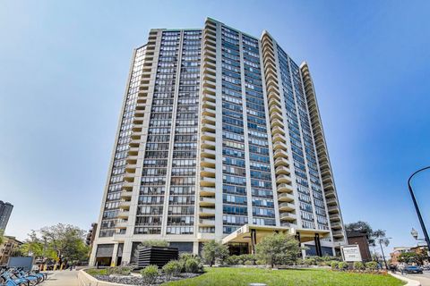 Photo of 3930 N Pine Grove Avenue #607, Chicago, IL 60613 (MLS # 12474077)