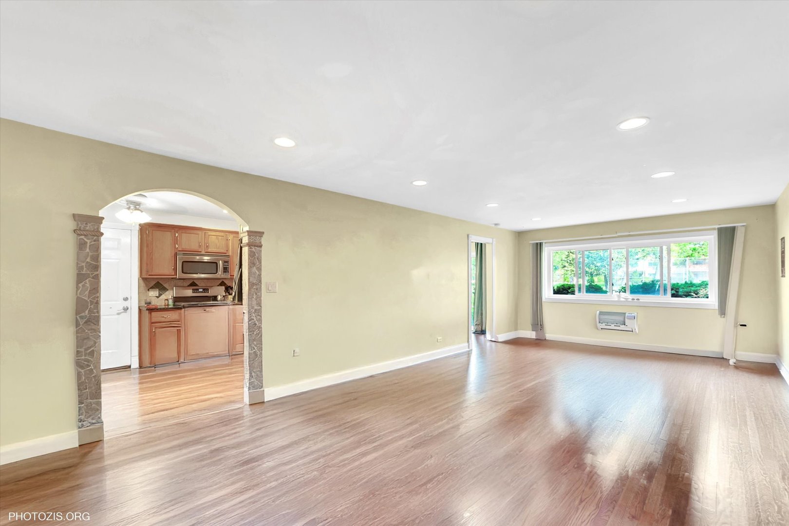 712 W DEMPSTER Street FG10