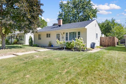 Photo of 402 Oneill Street, Joliet, IL 60436 (MLS # 12472928)
