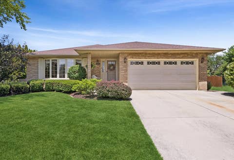 Photo of 7006 Coachwood Trail, Tinley Park, IL 60477 (MLS # 12681111)