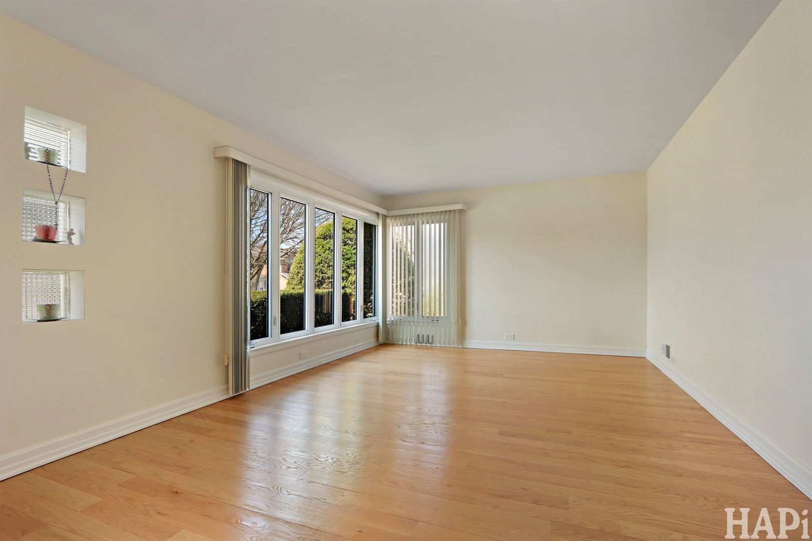 8049 N Overhill Avenue