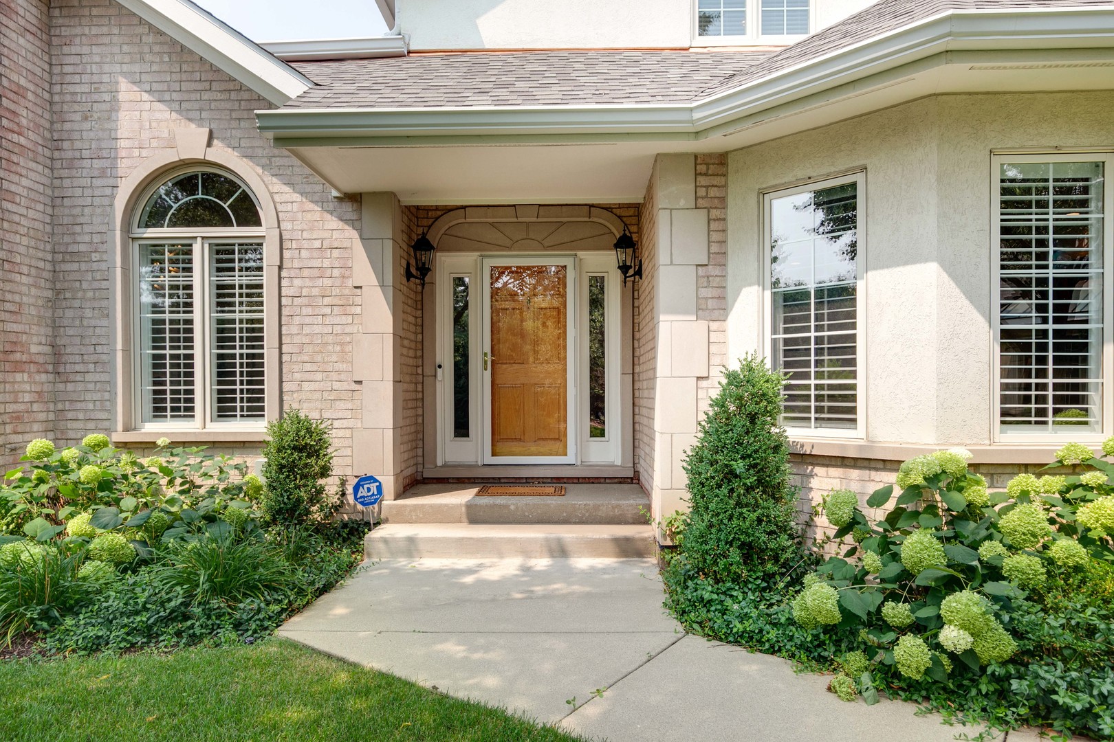 1118 Pine Oaks Circle