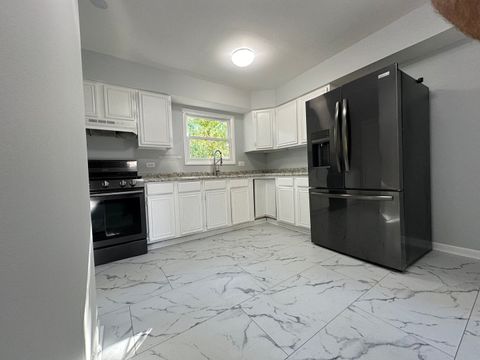 Tiny photo for 225 Pleasure Drive, Mundelein, IL 60060 (MLS # 12434729)
