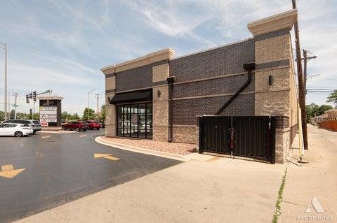 Tiny photo for 7929 W Cermak Road #I, North Riverside, IL 60546 (MLS # 12761900)