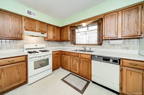 Tiny photo for 7932 Paxton Avenue #1B, Tinley Park, IL 60477 (MLS # 12032198)