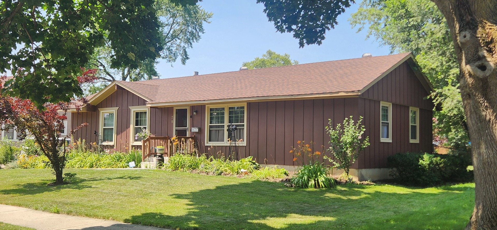 View Elgin, IL 60123 house