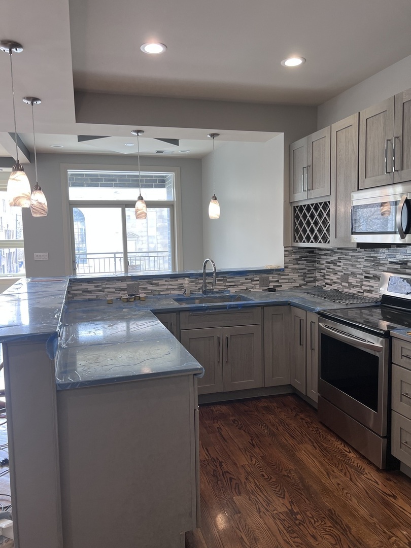 1208 E 64th Street 2E