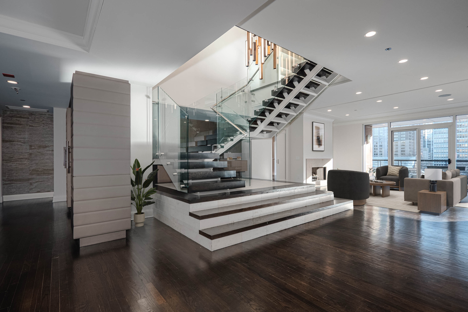 270 E Pearson Street 701-801