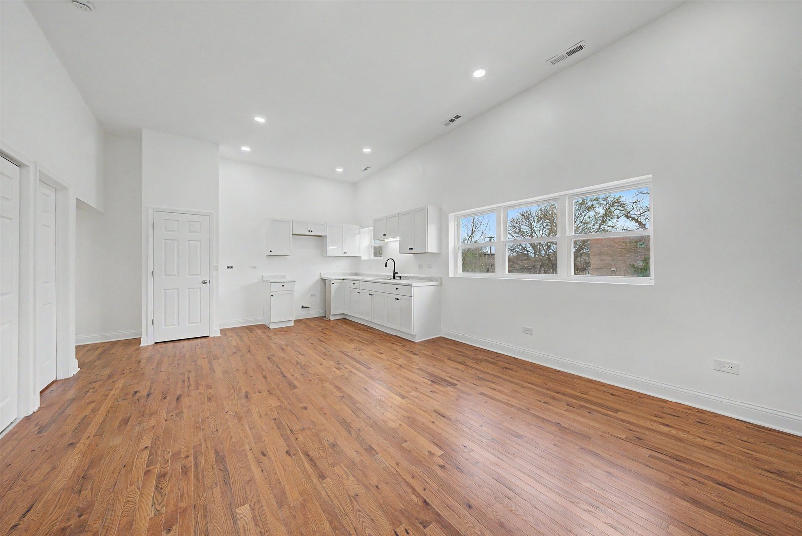 7600 S Marquette Avenue 1