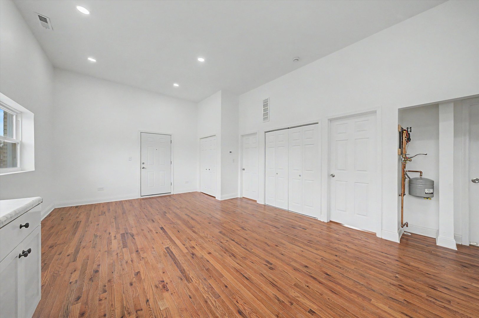 7600 S Marquette Avenue 1