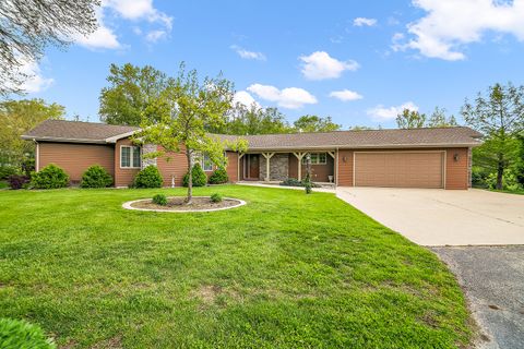 Tiny photo for 27 Birchwood Lane, St. Anne, IL 60964 (MLS # 12640241)