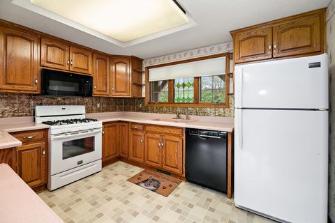 Tiny photo for 27 Birchwood Lane, St. Anne, IL 60964 (MLS # 12640241)