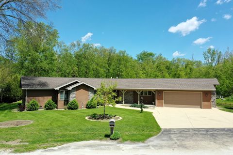 Tiny photo for 27 Birchwood Lane, St. Anne, IL 60964 (MLS # 12640241)