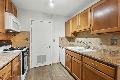 Tiny photo for 2486 Brunswick Circle #A2, Woodridge, IL 60517 (MLS # 12486955)