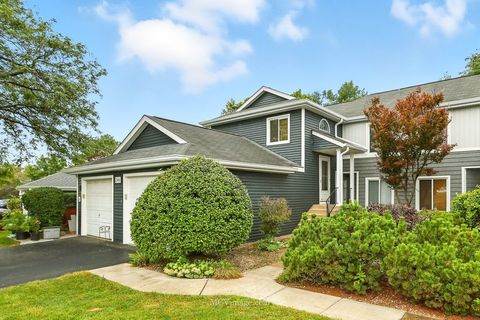 Photo of 2486 Brunswick Circle #A2, Woodridge, IL 60517 (MLS # 12486955)