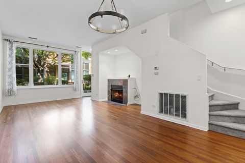 Tiny photo for 954 N Crosby Street, Chicago, IL 60610 (MLS # 12472163)