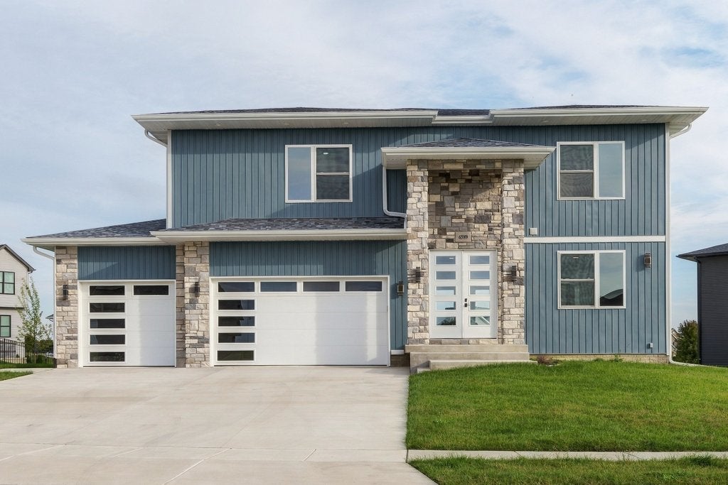 6589 Blackbird Lane