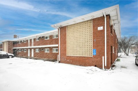 Photo of 115 Dover Drive #13, Des Plaines, IL 60018 (MLS # 12560641)