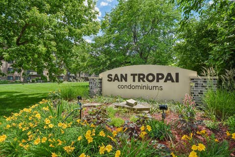 Tiny photo for 1275 E Baldwin Lane #104, Palatine, IL 60074 (MLS # 12674168)
