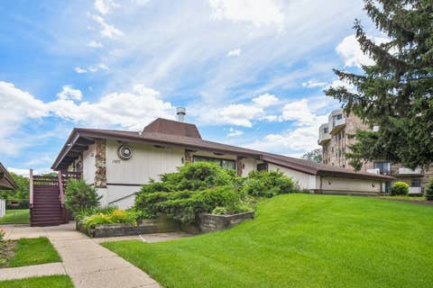 Tiny photo for 1275 E Baldwin Lane #104, Palatine, IL 60074 (MLS # 12674168)