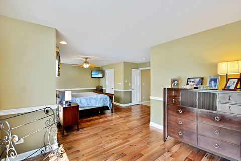 Tiny photo for 25 Harborside Way, Hawthorn Woods, IL 60047 (MLS # 12559490)