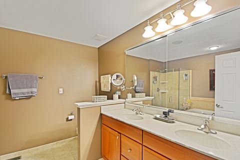 Tiny photo for 25 Harborside Way, Hawthorn Woods, IL 60047 (MLS # 12559490)