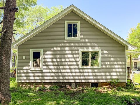 Tiny photo for 231 Oakwood Avenue, Rockford, IL 61101 (MLS # 12676010)